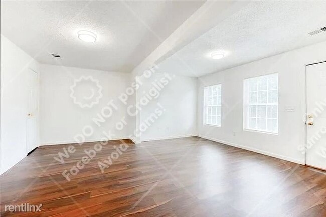 Building Photo - 4 br, 2 bath House - 1367 Railroad Ave
