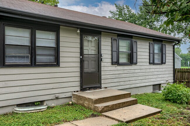 Building Photo - 911 Adams St