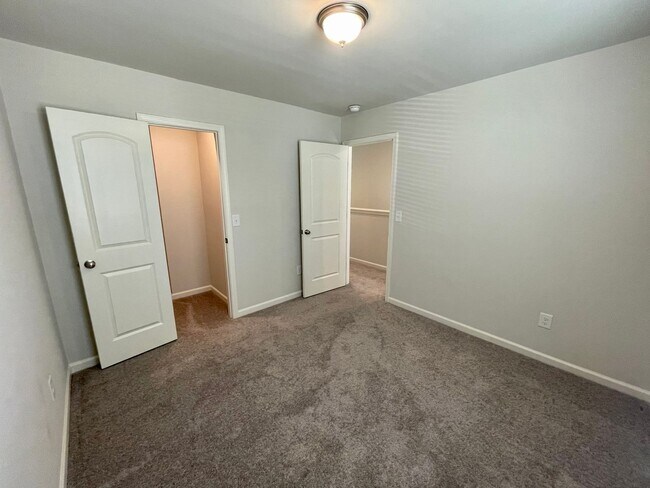 Foto del edificio - 3818 Miller Dr