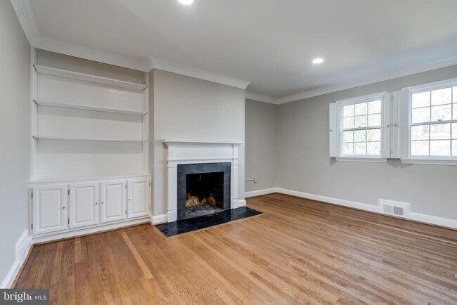 Building Photo - 1129 Powhatan St