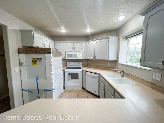Building Photo - 2 br, 2 bath House - 1008 W 1360 S