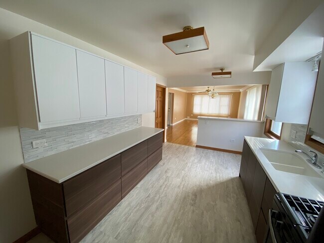 Foto del edificio - 1248 W Race Ave