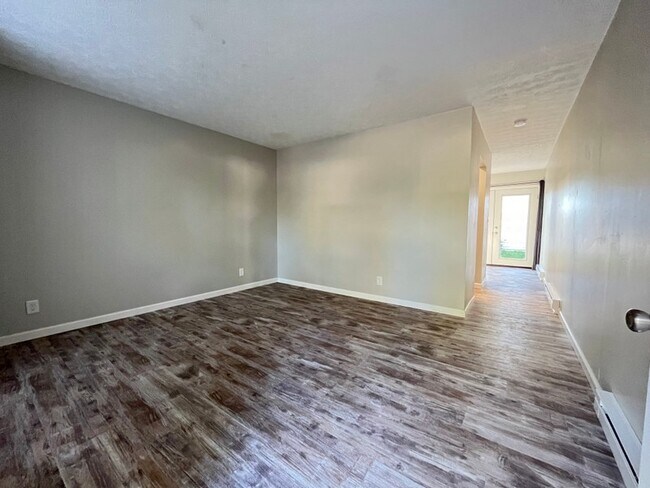 Foto del edificio - 200 Forest Ln