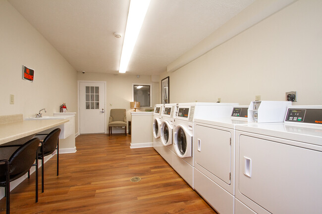 Building Photo - Brooksville Court & Brooksville Green