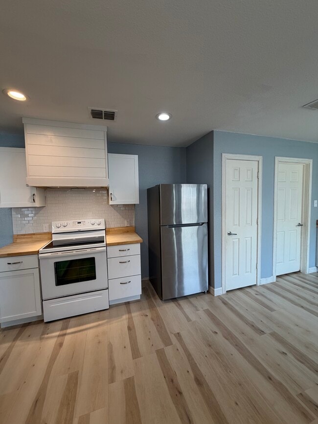 Building Photo - 10911 Canter Spur