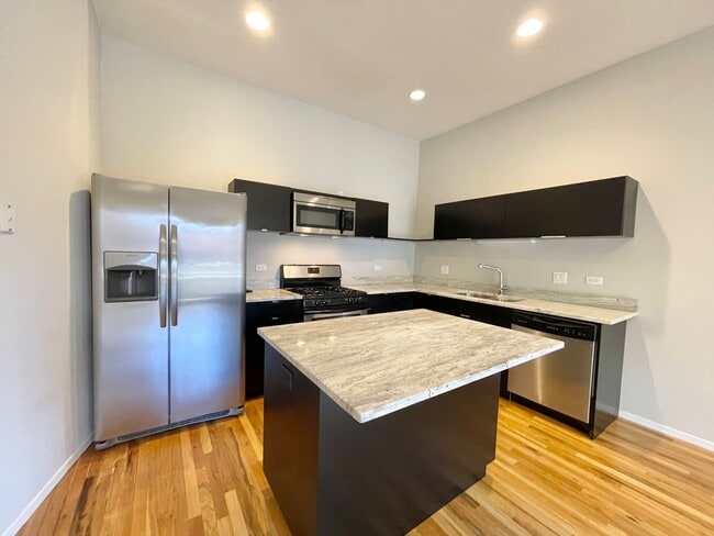 Building Photo - 2110 N Damen Ave