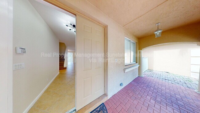 Foto del edificio - 6786 Aliso Ave
