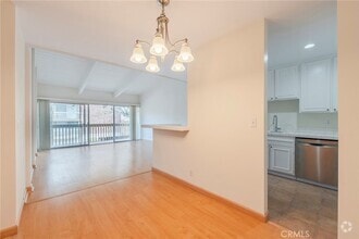 Building Photo - 6542 Ocean Crest Dr