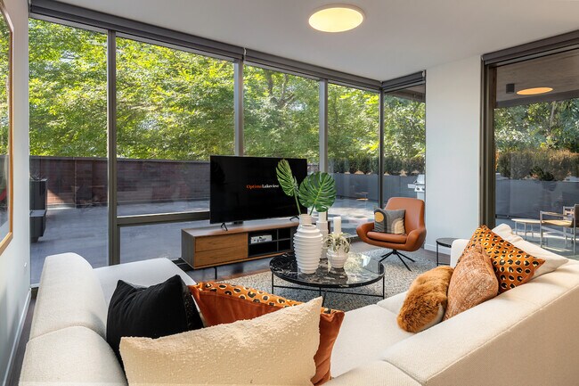 Building Photo - 3477 N Broadway