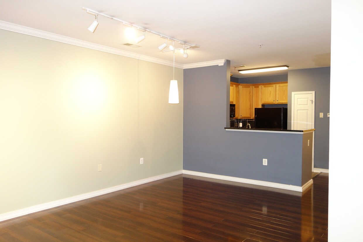 3830 Lightfoot St, Chantilly, VA 20151 Condo for Rent in Chantilly