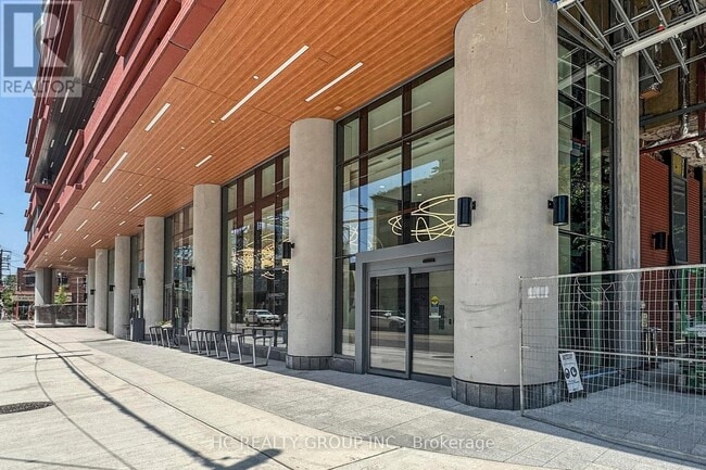 Building Photo - 280 Dundas St W