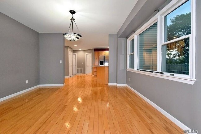 Building Photo - 340 3rd Ave