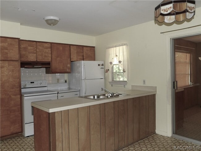 Building Photo - 9381 S Istachatta Rd