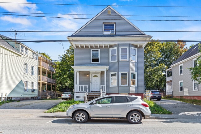 Building Photo - 174 Bartlett St