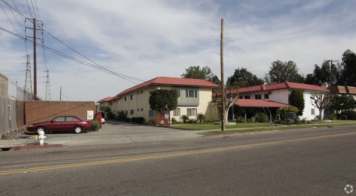 Building Photo - Hacienda De Mesa Apartments