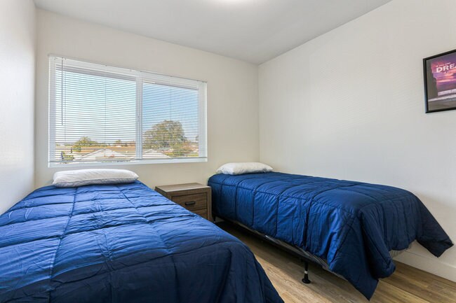 Primary Photo - 2885 Coronado Ave
