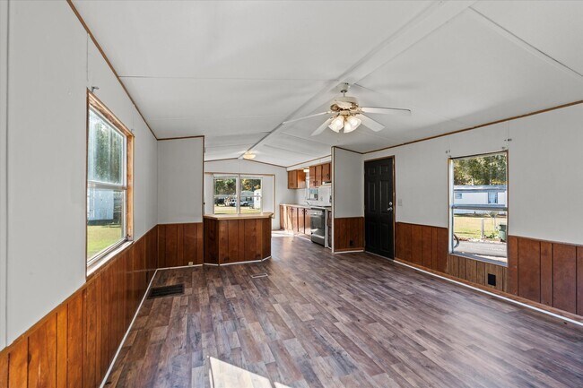 Foto del edificio - Updated 2BR/1BA Trailer in Muscle Shoals – Quiet Country Setting