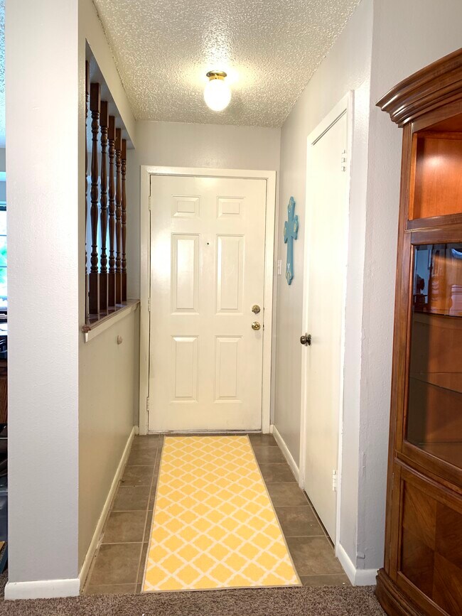 Foto del edificio - 2118 Maple Cir