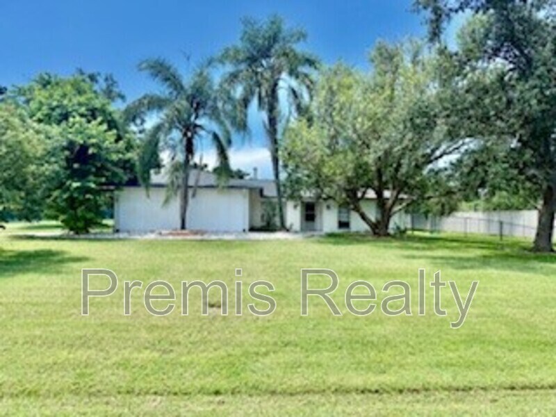 Foto principal - 1770 Braxton Bragg Ln