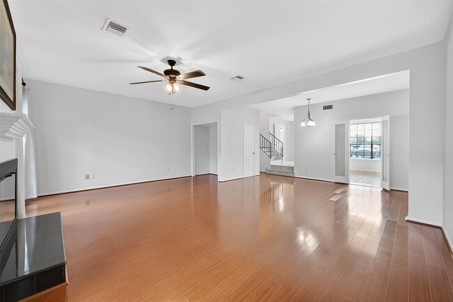 Building Photo - 7505 Memorial Woods Dr