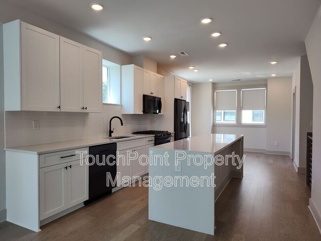 Building Photo - 1037 Wesley Terrace Ave