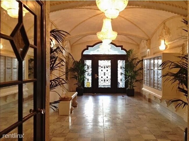 Foto del edificio - 1 br, 1 bath Apartment - 1935 Franklin St 207