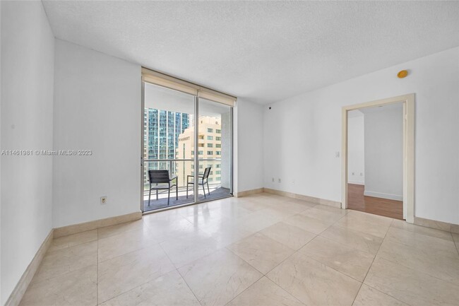 Building Photo - 1060 Brickell Ave