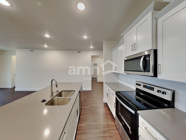 Building Photo - 3100 N Vigo Ave