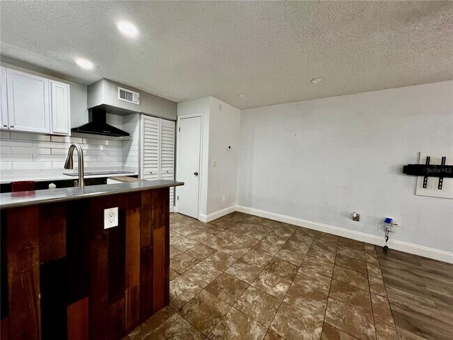 Foto del edificio - 5701 Gatlin Ave