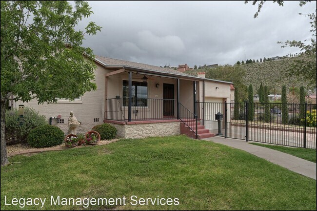 Foto del edificio - 3 br, 2 bath House - 1101 Moore