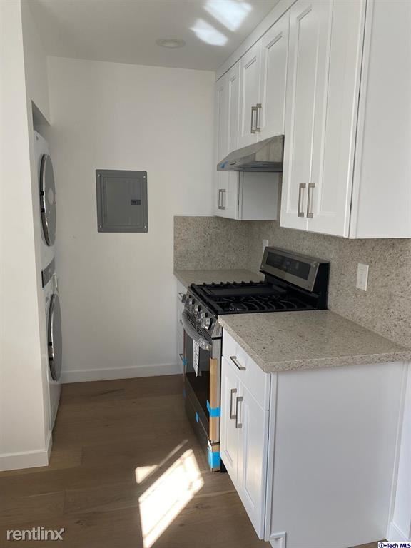 Building Photo - 4 br, 2 bath House - 19423 Archwood St