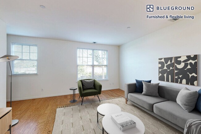 Foto del edificio - 998 Stewart Ave