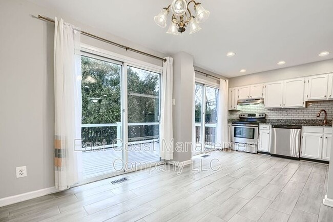 Foto del edificio - 12 Perryfalls Pl