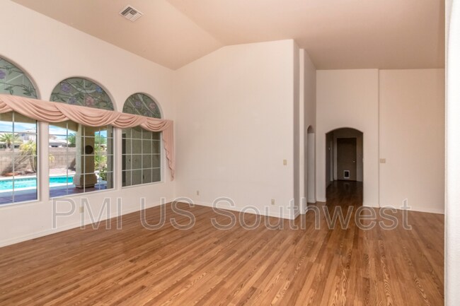 Foto del edificio - 2517 Whispering Ridge Dr