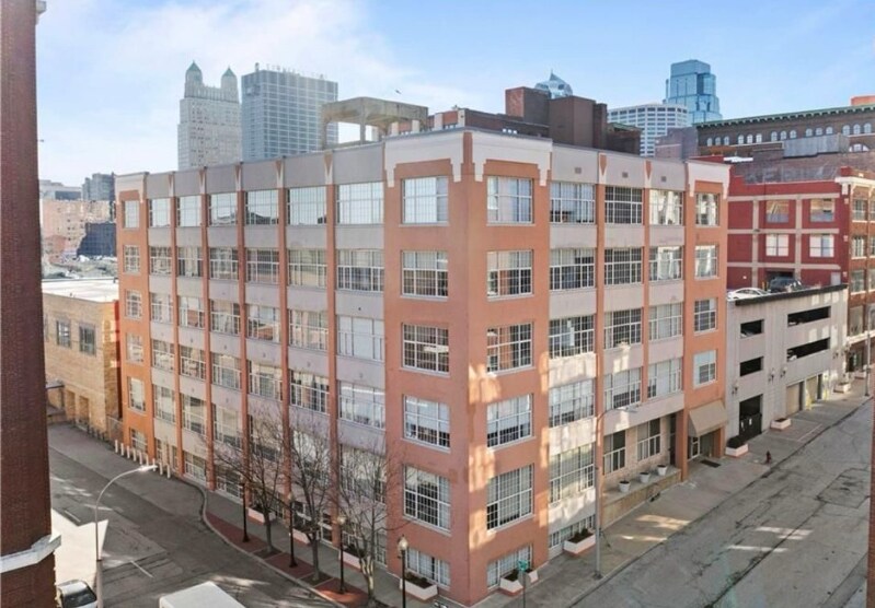 Primary Photo - 321 W 7th St