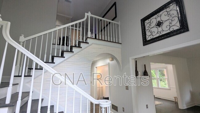 Building Photo - 573 Trailwood Ln SW