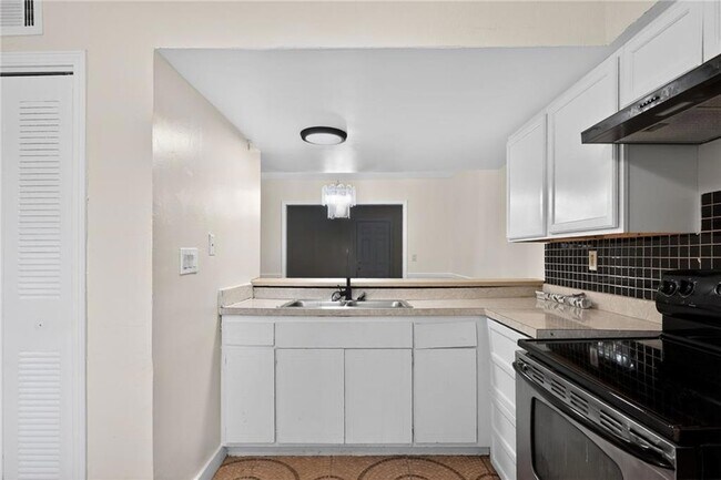 Foto del edificio - 6071 Regent Manor