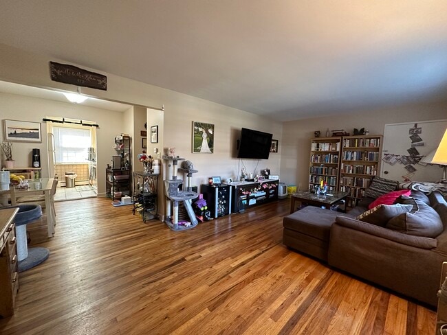 Building Photo - 4 Windermere Pl