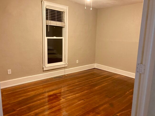 Bonus Room - 601 N Maple Street