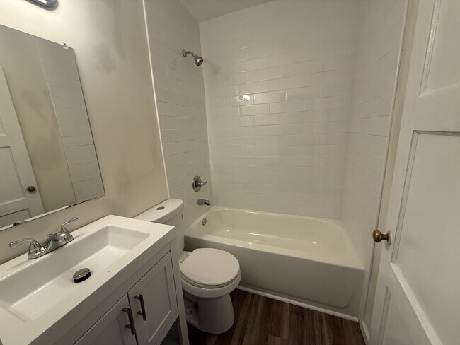 Building Photo - 535 1st St NE