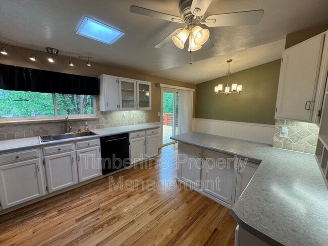 Building Photo - 203 Saddlemountain Rd
