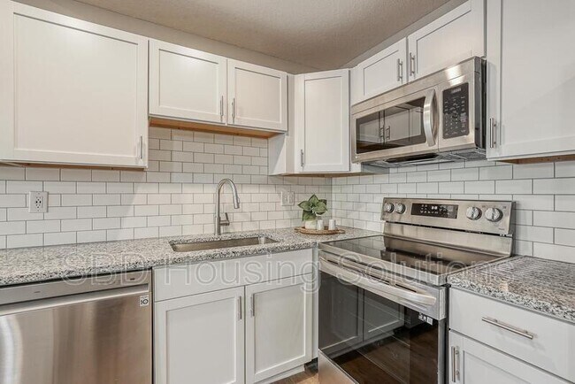 Building Photo - 2909 S Harvard Ave C