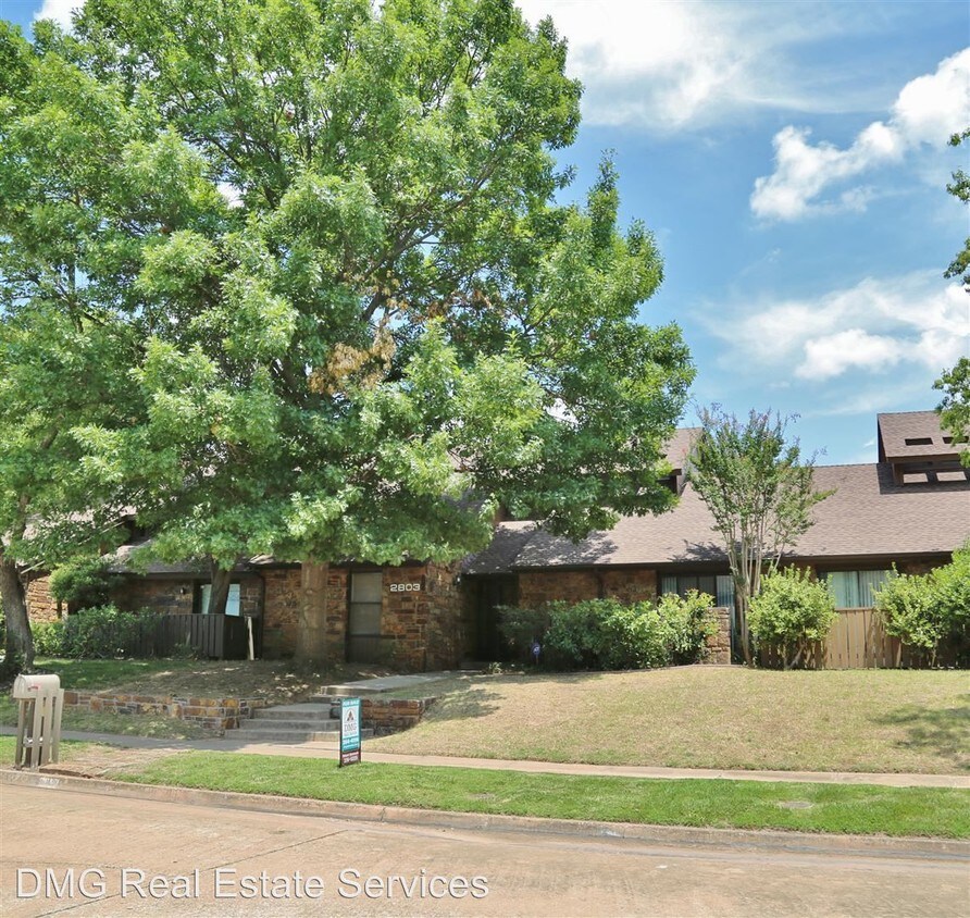 Primary Photo - 2803 Castlewood Dr