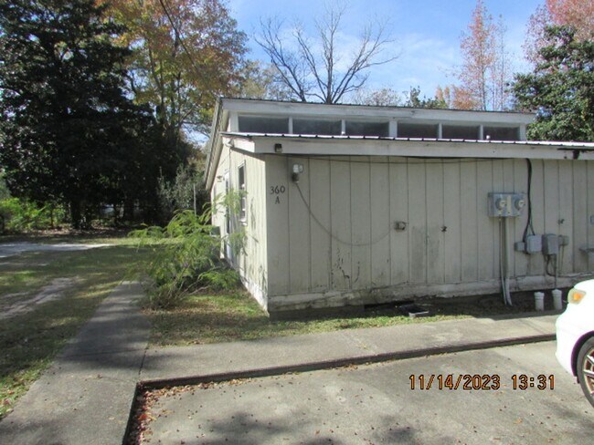 Building Photo - 360 N Magnolia St