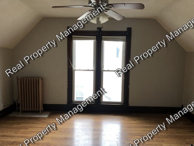 Foto del edificio - One Bedroom Second Floor