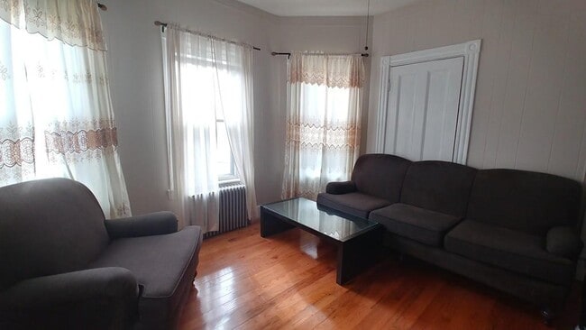 Building Photo - 27 Trull St