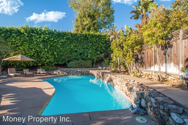 Building Photo - 3 br, 4.5 bath House - 6001 Madra Avenue