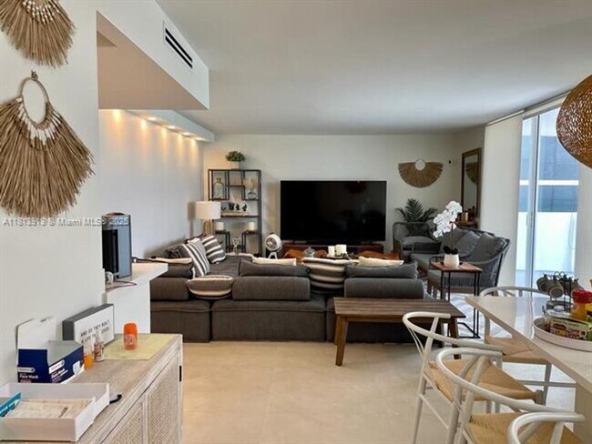 Building Photo - 2030 S Ocean Dr