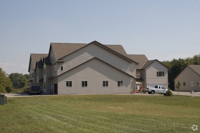 Building Photo - 722 Cherokee Path