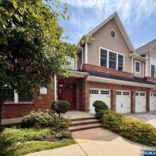 Building Photo - 6 Hemlock Lane